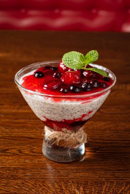 böğürtlenli ve naneli tatlı