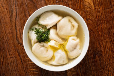 Kıyma ve otlu hamur tatlısı.