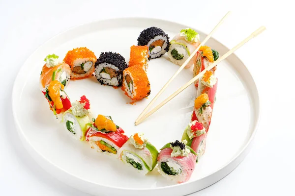 Sushi Białym Talerzu — Zdjęcie stockowe