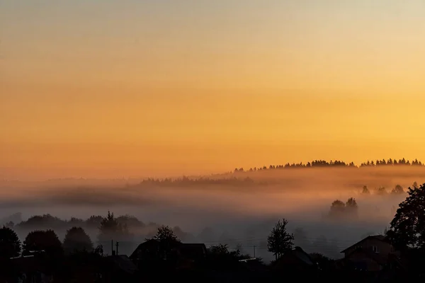 Beau Coucher Soleil Avec Brouillard Brumeux — Photo