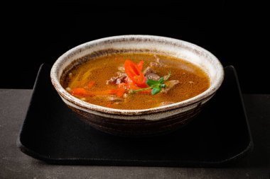 sığır eti ve mikro sebzeli çorba