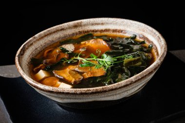 Japon geleneksel çorbası kasede