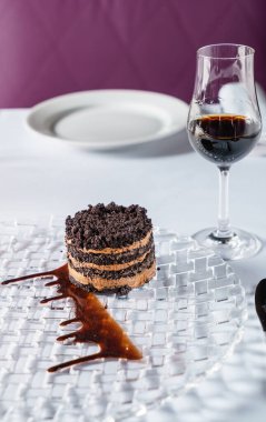 Şeri ile çikolatalı pasta.