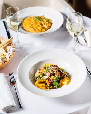 Mangolu taze salata.