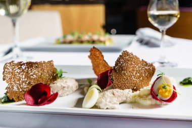 Restoranda gurme salatası.