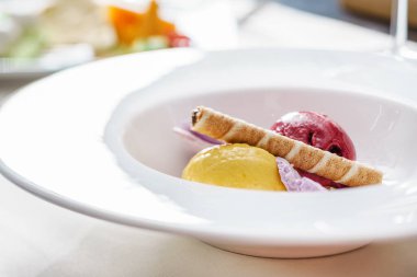 Meyveli dondurma, yakın çekim.