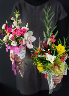 Ellerinde güzel bir buket