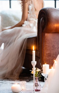 Zarif gelin içeride, kapat.