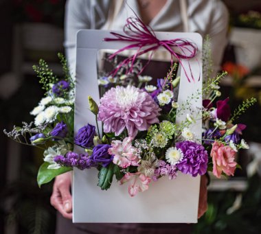 Ellerinde güzel bir buket