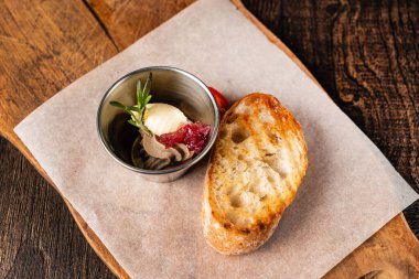 sandviç tereyağı ve karaciğer pate