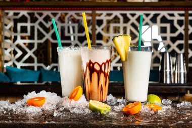 Buzdaki sütlü kokteyller