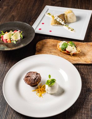 Restoranda akşam yemeği.