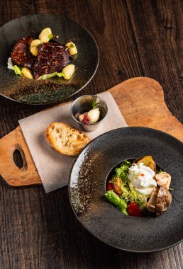 Restoranda akşam yemeği.