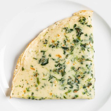 Beyaz tabakta gözleme