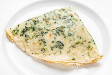 Beyaz tabakta gözleme