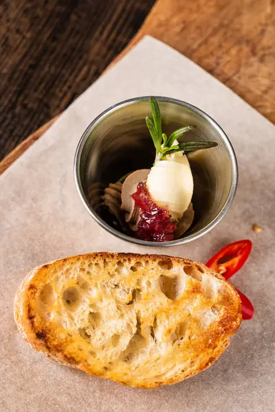 sandviç tereyağı ve karaciğer pate