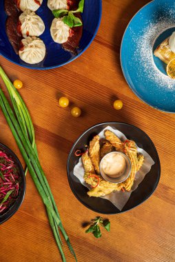 Masadaki Asya yemeği.