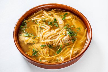 Beyaz üzerine Laghman çorbası.