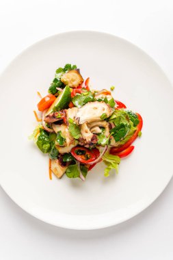 Ahtapot ve limonlu salata.