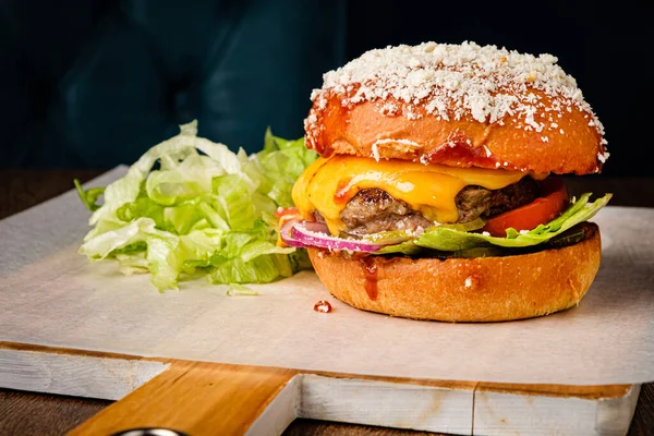 Batı Usulü Pastırmalı Hamburger Soğan Halkaları Bbq Sosu — Stok fotoğraf