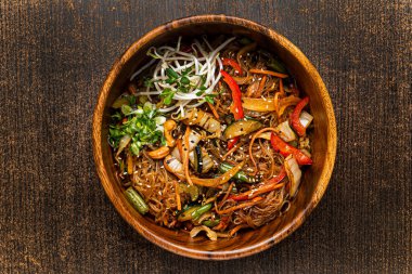 sebzeli erişte ve yosun.