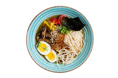 Asya çorbası, erişte ve sebze.