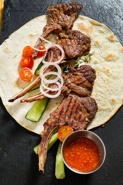 Kebab Con Carne Salsa Parrilla —  Fotos de Stock