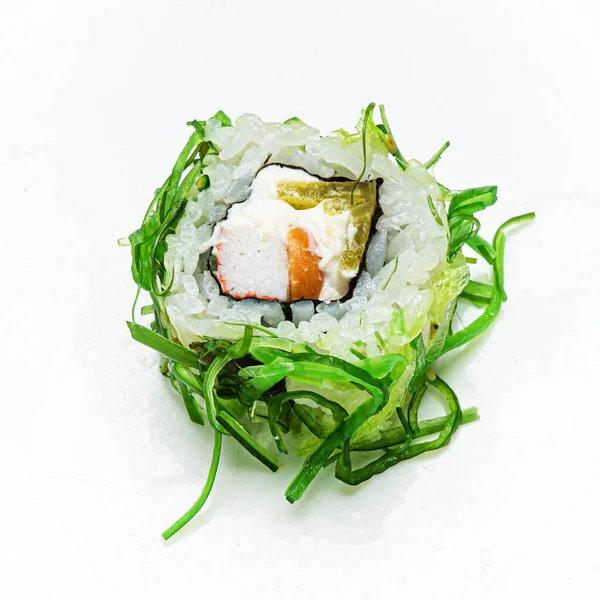 Sushi Fresco Sullo Sfondo Bianco — Foto Stock