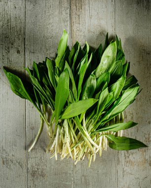 Bir demet taze sarımsak..