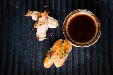 Karides ve soya soslu nigiri.