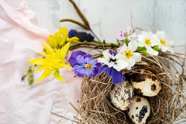 Påskbo Med Vårblommor — Stockfoto