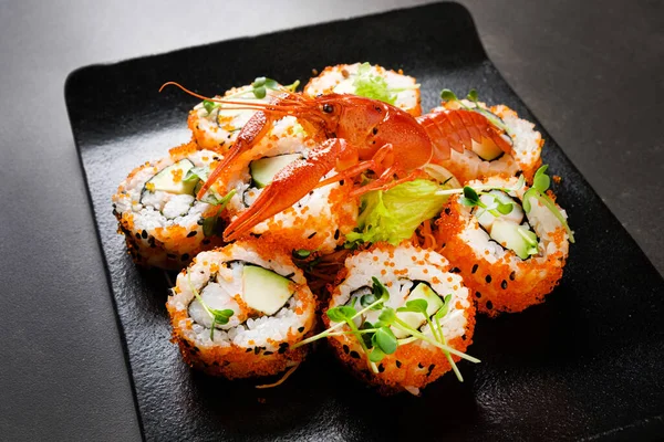Sushi Mit Krebsen Und Avocado — Stockfoto