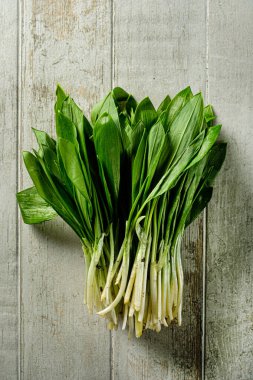 Bir demet taze sarımsak..