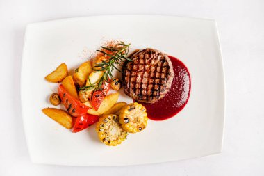 Izgara sebze ve otlu pirzola.