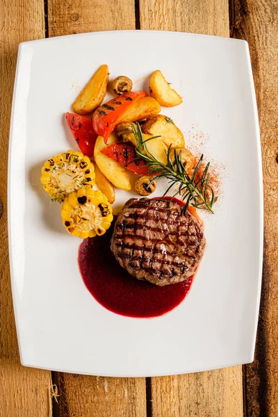 Cutlet Grilled Vegetables Herbs — Stock Photo, Image