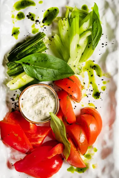 Verduras Frescas Con Salsa Vista Superior — Foto de Stock