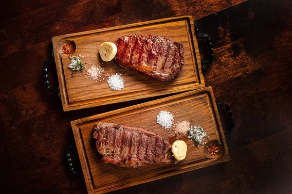Rundvlees Steak Houten Zwijn — Stockfoto