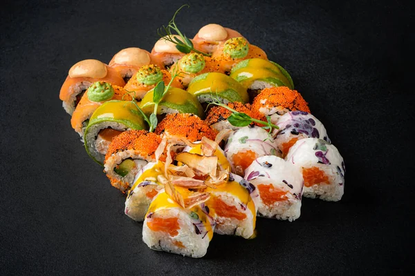 Sushi Sulla Pietra Nera — Foto Stock