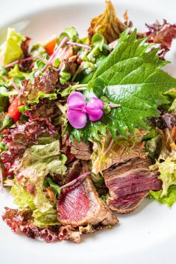 , Lezzetli yemekleri yakın. 