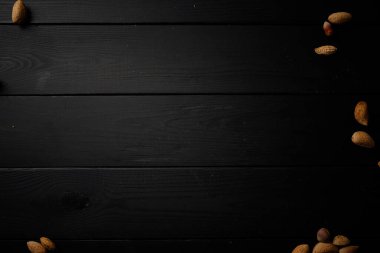 Ahşap arka planda fındık