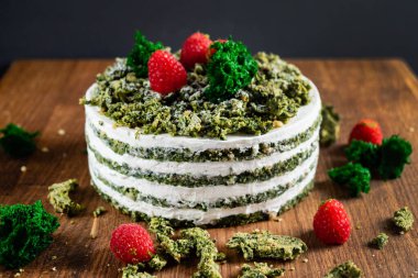 Taze ahududulu ıspanaklı kek.