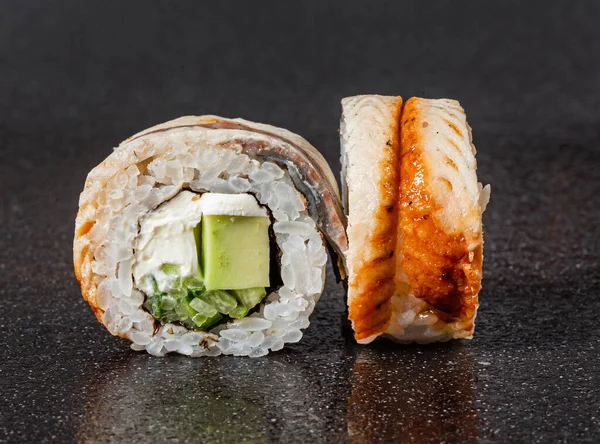 Čerstvé Chutné Sushi Černém Pozadí — Stock fotografie