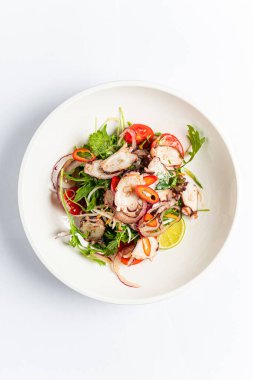 Ahtapot ve sebzeli salata