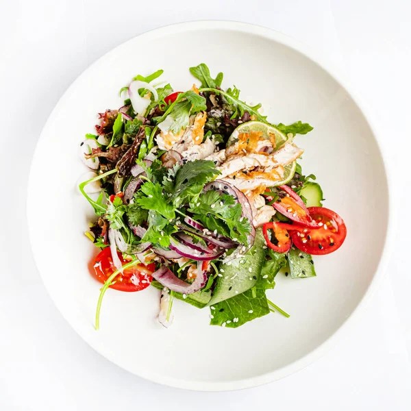 Salada Com Frango Fresco Legumes — Fotografia de Stock