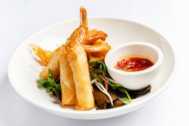 Soslu börek ve salata.