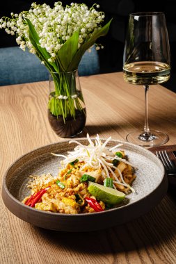 Restoranda Asya yemeği.