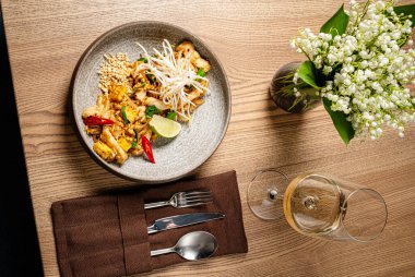 Restoranda Asya yemeği.