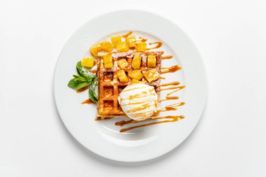 Dondurmalı Belçika waffle 'ı.