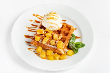 Dondurmalı Belçika waffle 'ı.