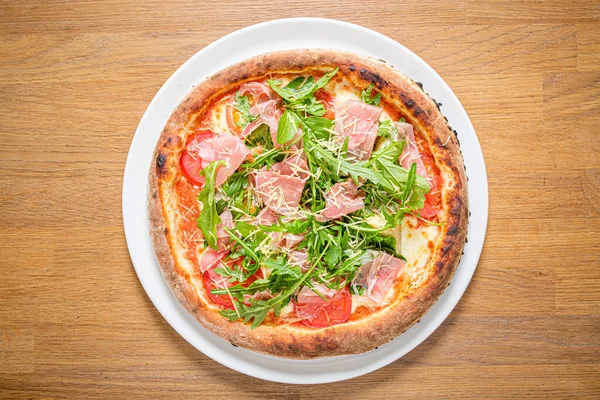 Pizza Italia Pada Latar Belakang Kayu — Stok Foto